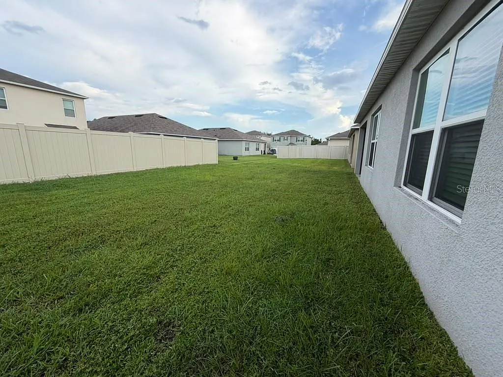 3 bed, 2.0 bath, 1690 sqft, $2,200 — Photo 2