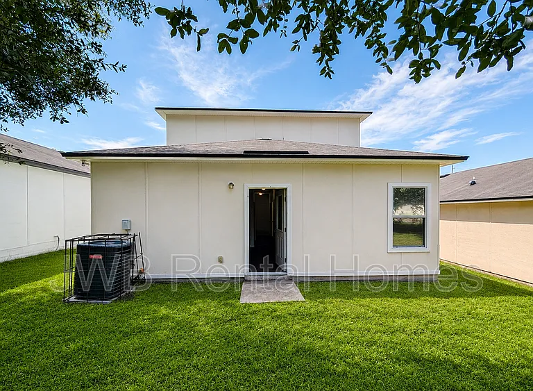 8450 Jasper Ave — Photo 14