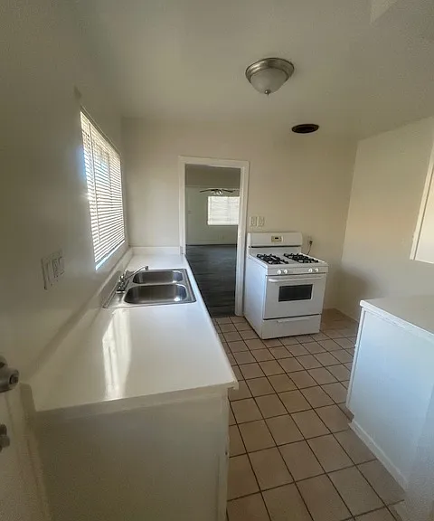 363 W Sepulveda St — Photo 4