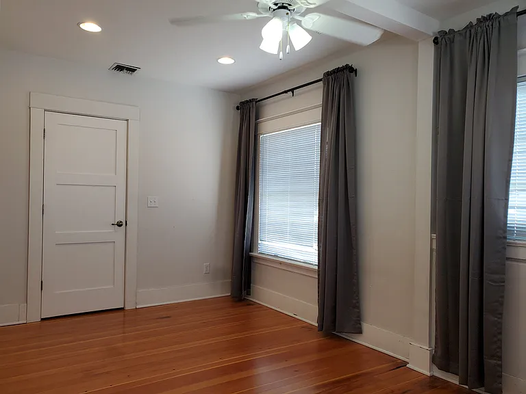 426 W 6th St #5 — Photo 13