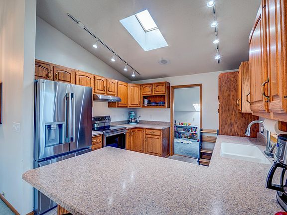 2nd image of 2935 Acorn Ln NE