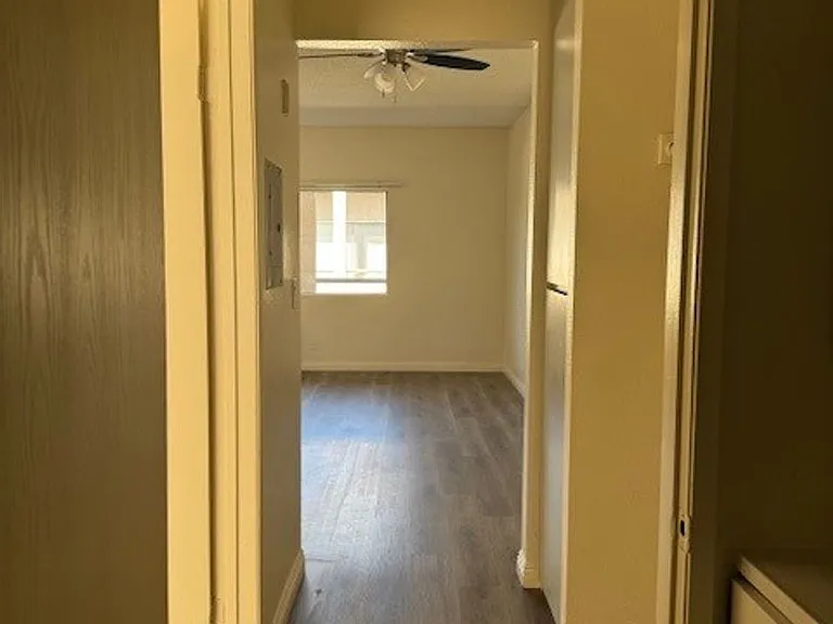 8541 Foothill Blvd., Sunland — Photo 17