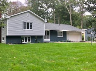 17 Appletown Rd, Smithfield, RI 02828