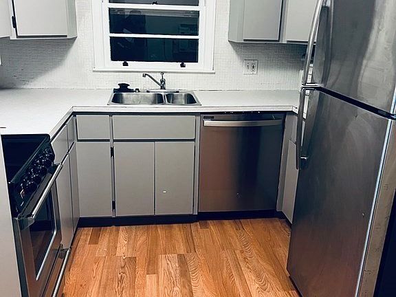 5th image of 18 Grove St