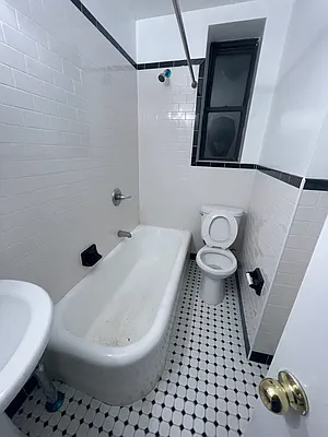 Rented by Queens Apartments Realty LLC | media 12