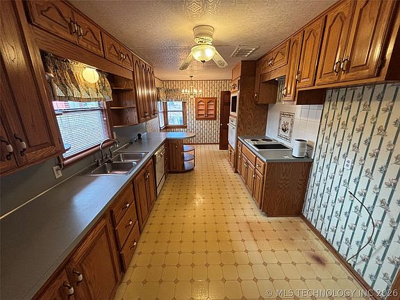 3rd image of 504 N D Ave