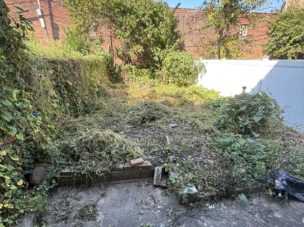 1655 Lincoln Place image 17 of 17