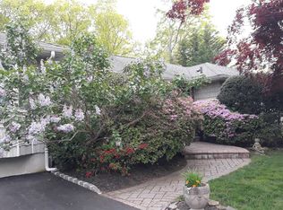 6 Dryden Way, Commack, NY 11725