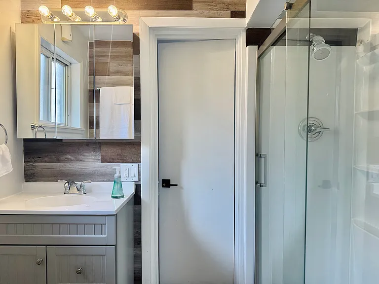 5737 Hobart St #5 — Photo 17