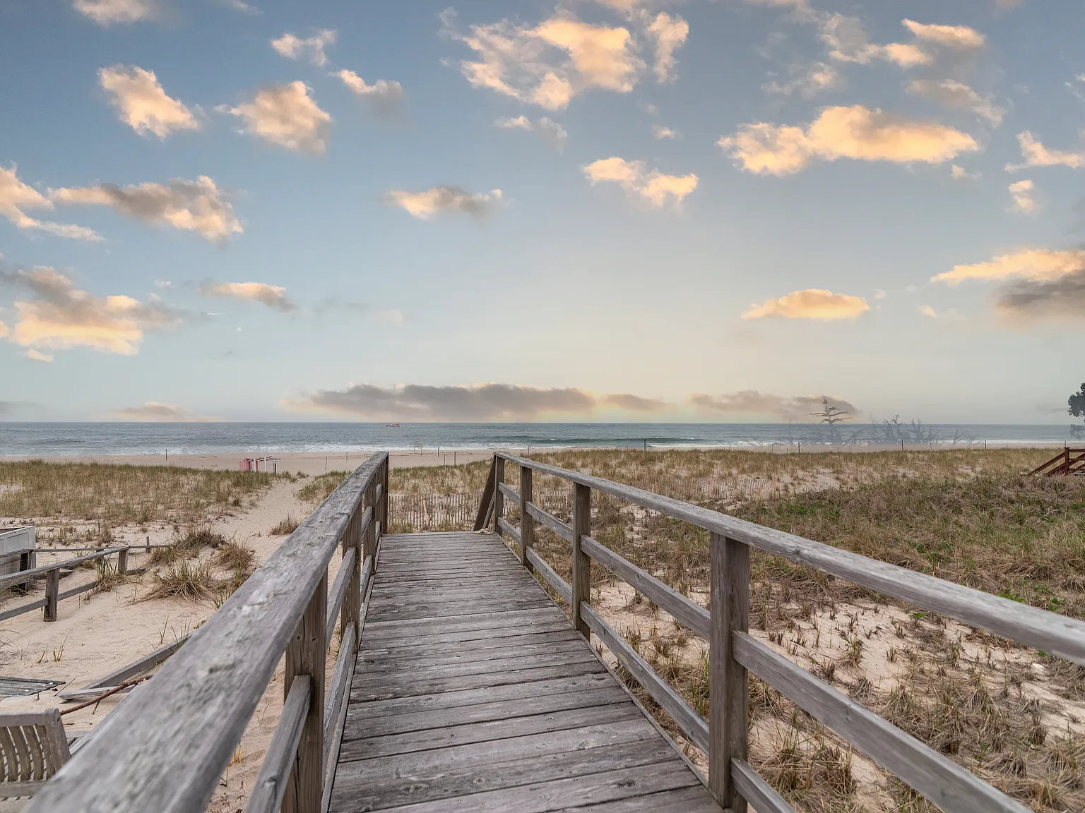 Westhampton Dunes Oceanfront Summer Rental — Photo 2