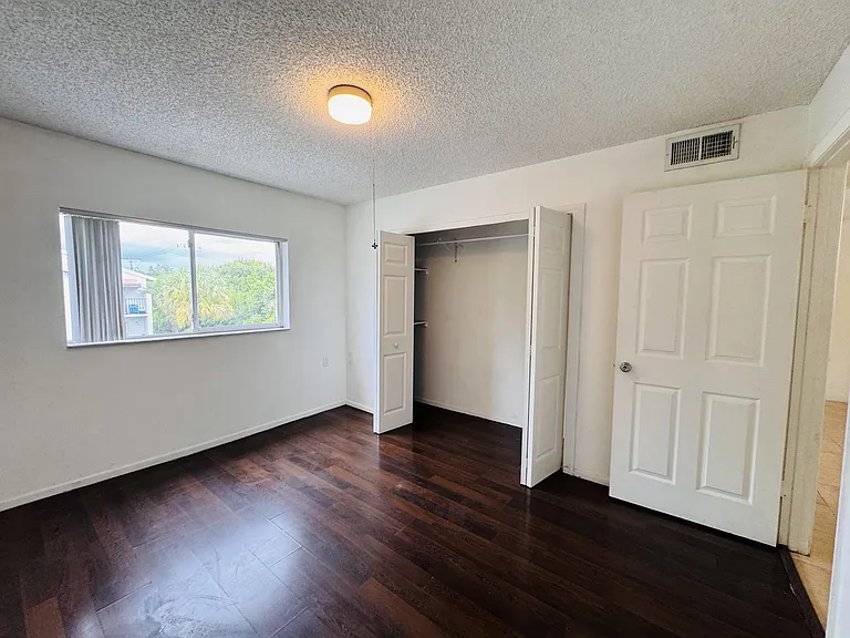 1068 N Benoist Farms Rd — Photo 13