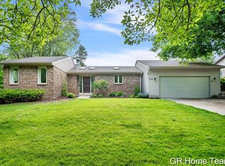 2155 Rolling Hills Dr SE, Grand Rapids, MI 49546