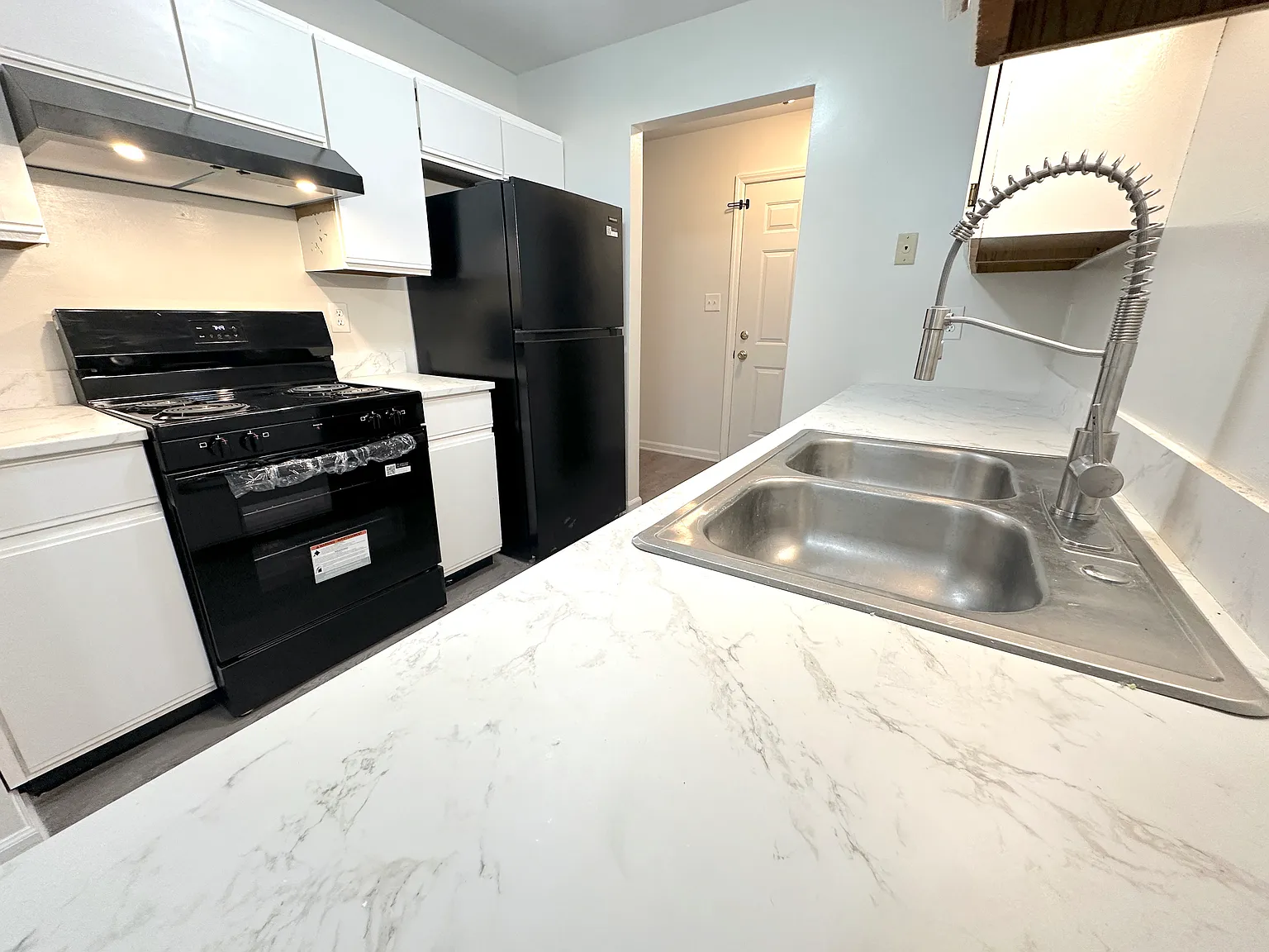 2 bed, 1.5 bath, 1005 sqft, $1,395 — Photo 2