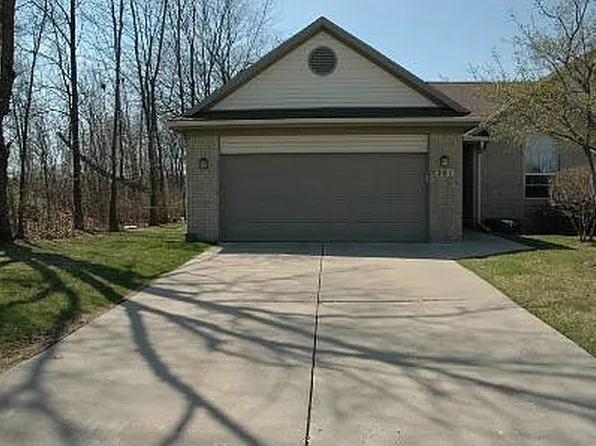 201 Whispering Hl #1, Commerce Township, MI 48390