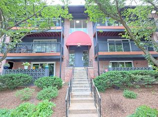 214 Park Terrace Ct SE APT 87, Vienna, VA 22180