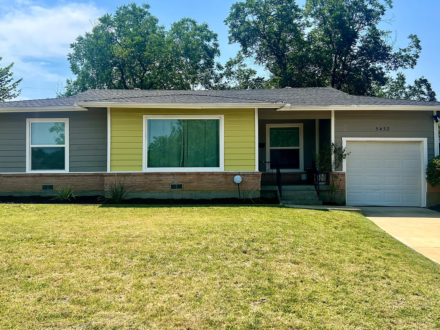 3 bed, 1239 sqft, $1,850 — Photo 2
