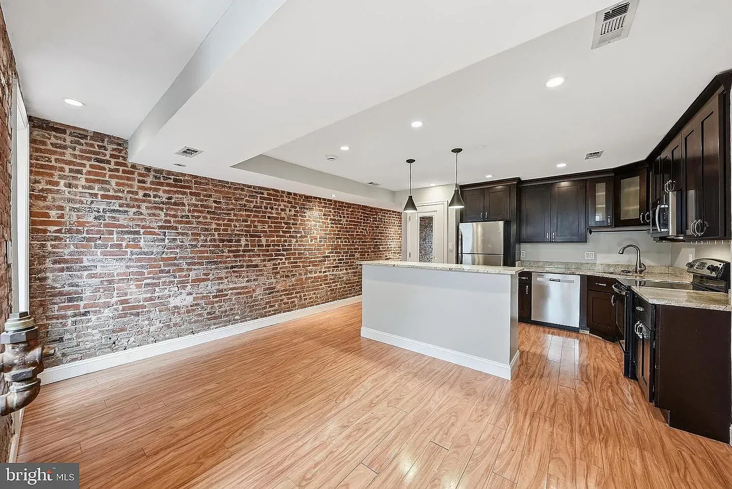 2 bed, 900 sqft, $2,800 — Photo 1