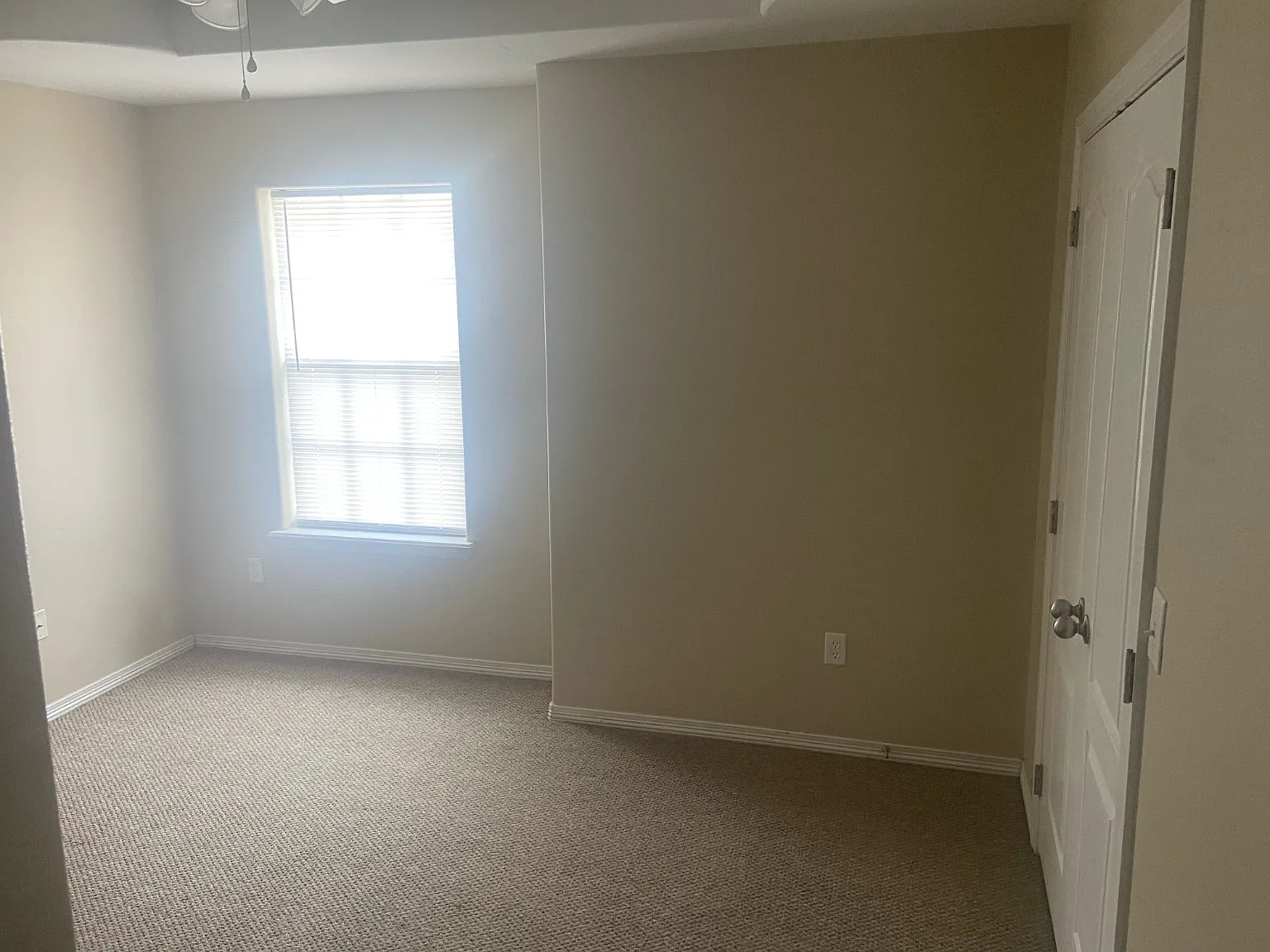 2 bed, 1.5 bath, 1056 sqft, $1,000 — Photo 2