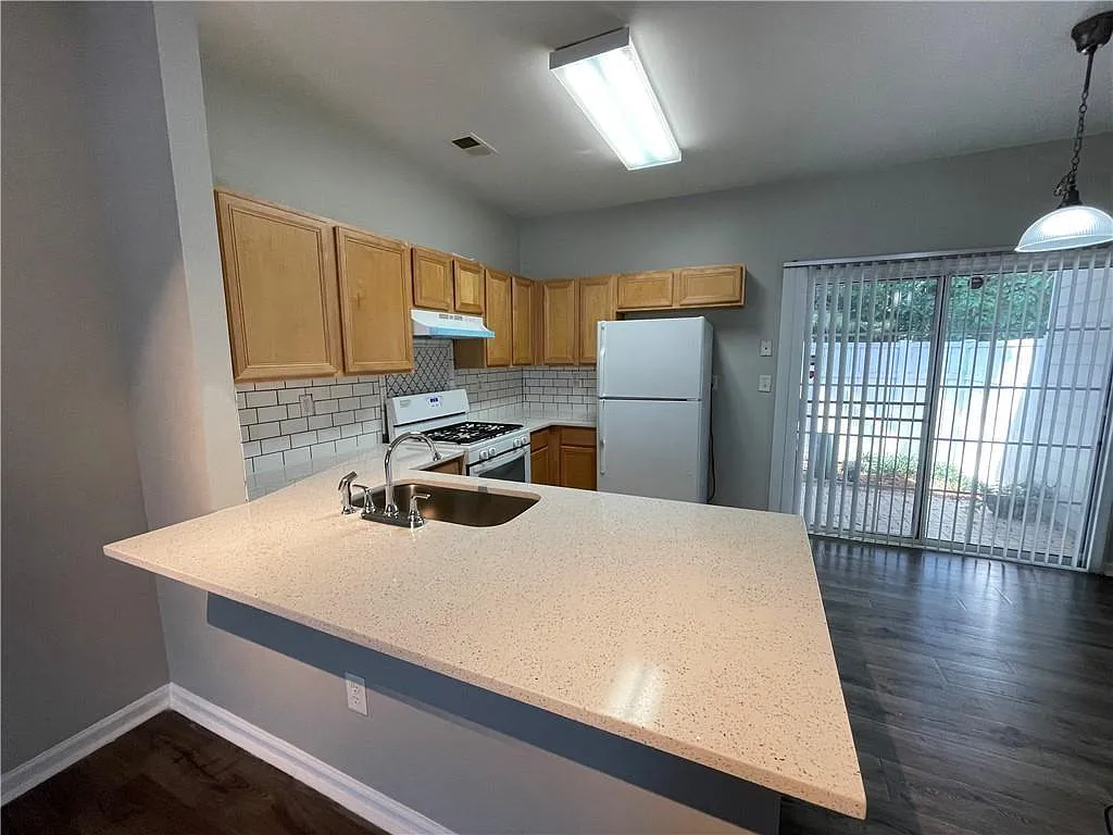 2 bed, 2.5 bath, 1296 sqft, $1,850 — Photo 4