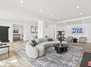 130 N Le Doux Rd, Beverly Hills, CA 90211