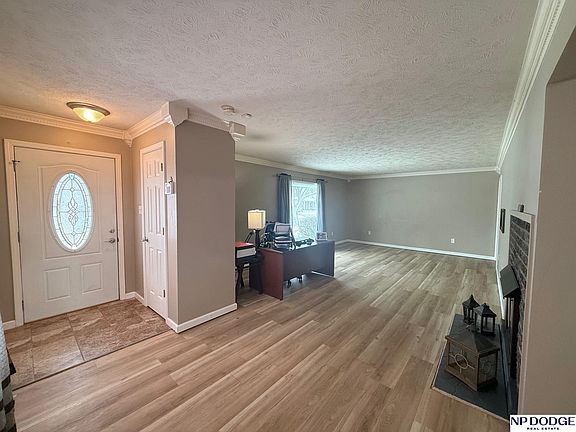 4th image of 1640 N Park Ave
