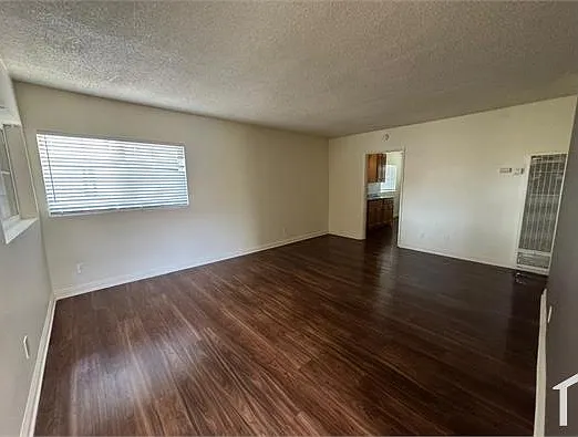 2 bed, 800 sqft, $2,400 — Photo 2