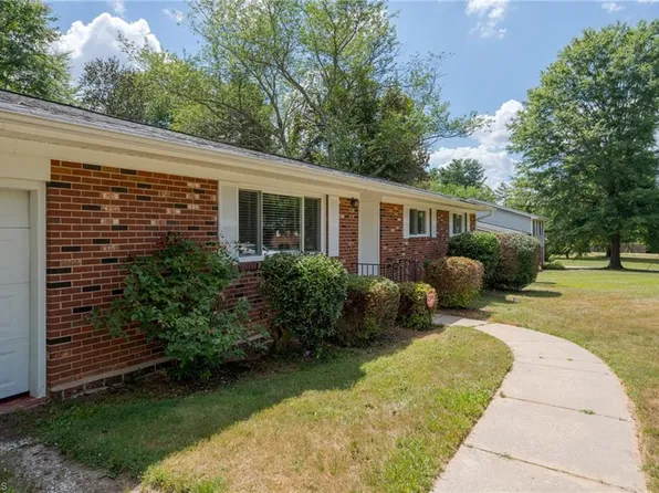 1460 Brookwood Dr, Winston Salem, NC 27106