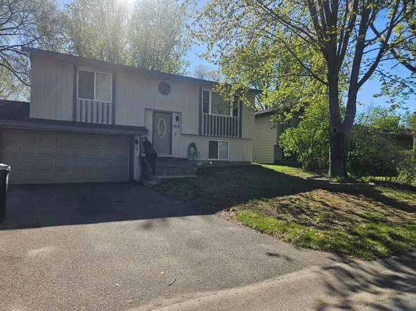 10541 Unity St NW, Coon Rapids, MN 55433