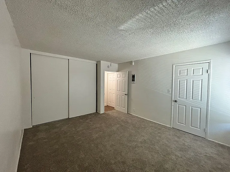 University Terrace Apartments — Photo 14
