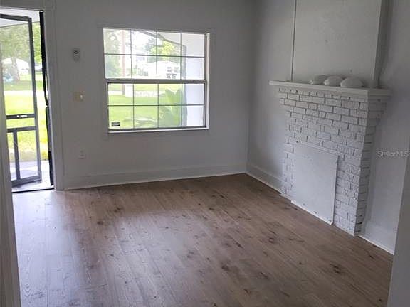 4th image of 2120 Carlton Dr