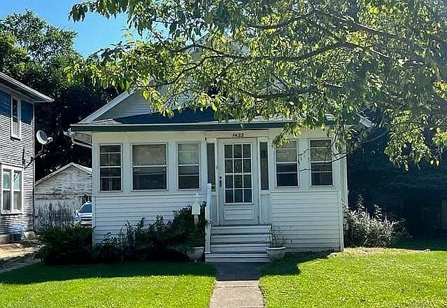 1st image of 1422 Roosevelt Ave