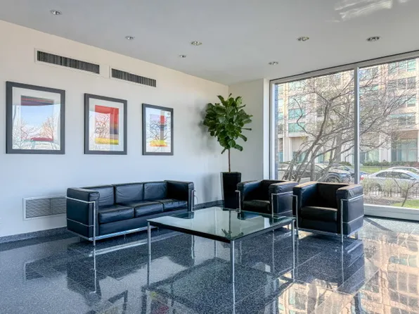 3440 N Lake Shore Dr, Chicago, IL