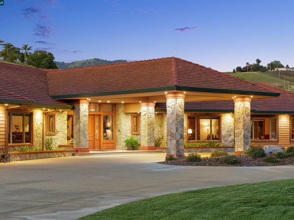 5885 Bruce Dr, Pleasanton, CA 94588