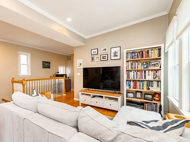10 Peters St #3 — Photo 2