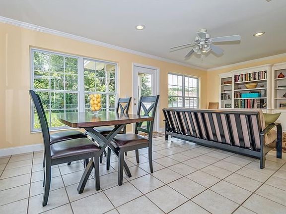 3rd image of 423 Aberdeen Ct S