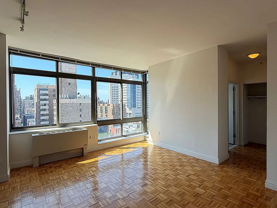 1st image of 1500 Lexington Ave APT 17Q