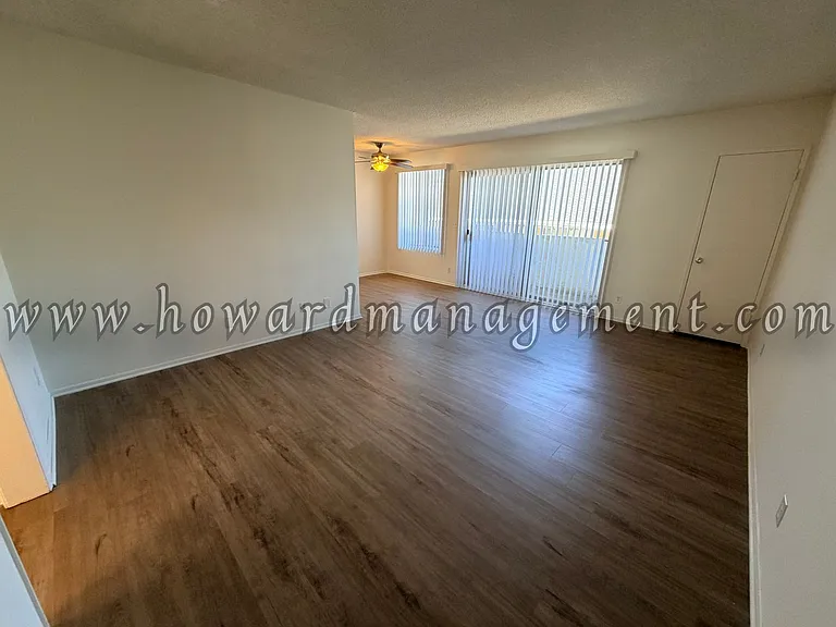 01037FI — Photo 1