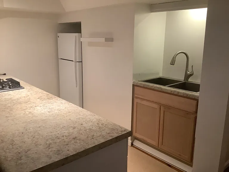331 S Laurel St #B — Photo 7