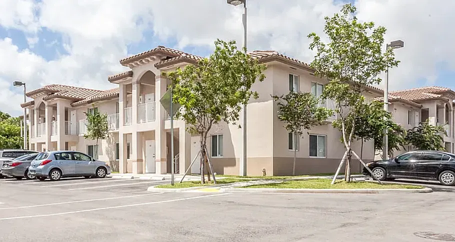 Palm West Apartment Holdings, LLC - 2461 - 103 — Photo 3