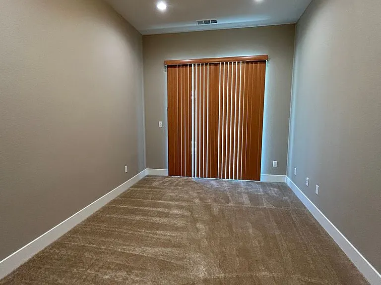 2130 Red Oak Dr — Photo 2