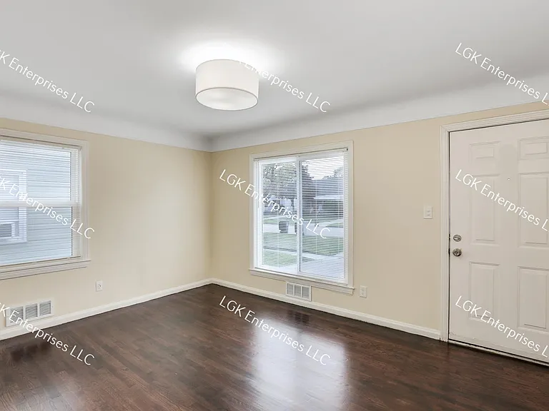 23808 Harding Ave — Photo 3