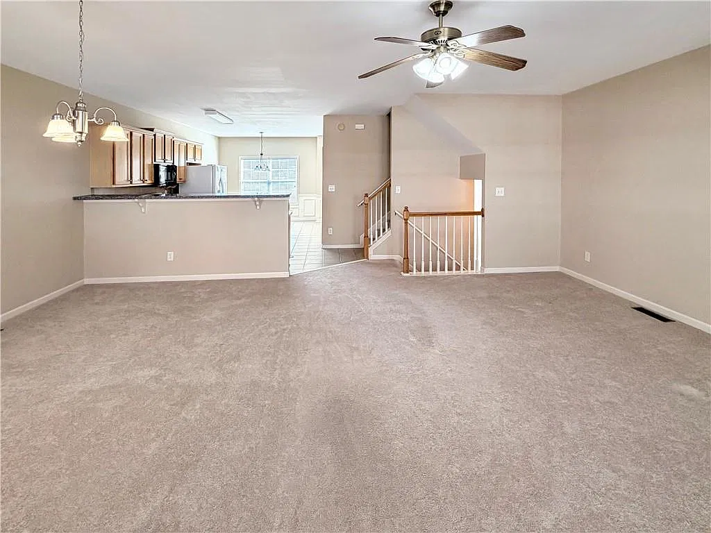 4 bed, 4.0 bath, 2273 sqft, $2,200 — Photo 4
