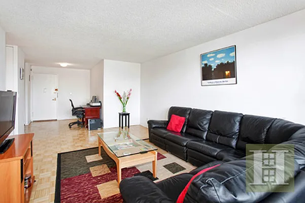 Rented by Halstead Real Estate | media 15