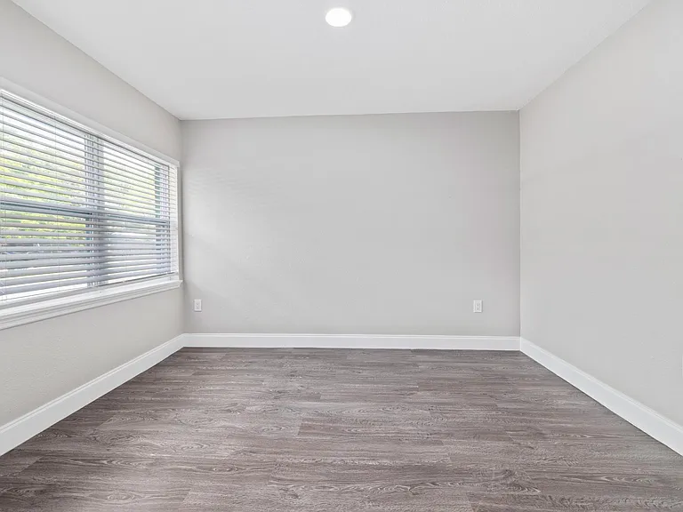408 W Virginia Ave — Photo 19