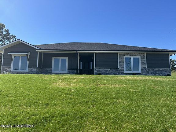 2nd image of 1215 Summerfield Dr