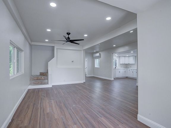 3rd image of 23622 Proberta Rd