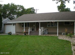 208 5th Ave SE, Clark, SD 57225