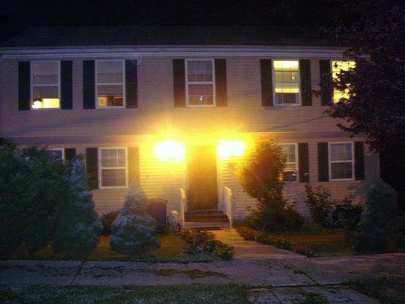 A beatiful new construction with large bedrooms and much amenities