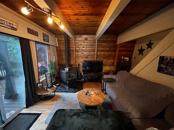 3rd image of 14371 Alpine Blvd