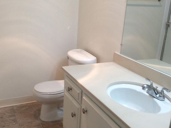 4th image of 540 S Flower St APT 16